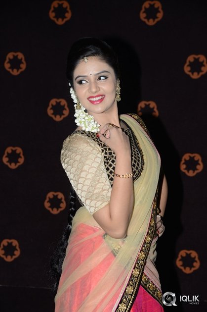 Sreemukhi-at-Savitri-Movie-Audio-Launch